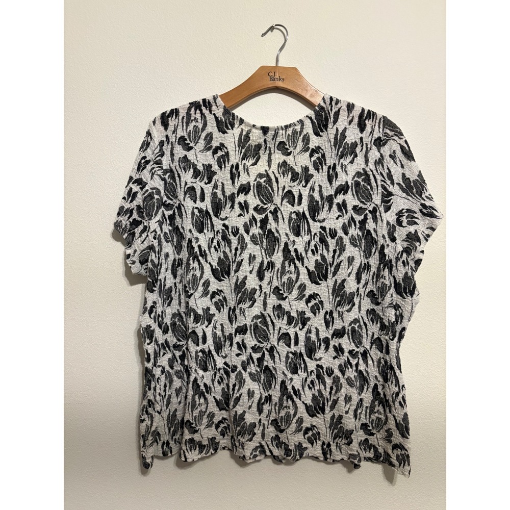 Jaclyn Smith Womens 3X Black White Floral V-Neck Textured Crinkle Blouse Top - Picture 2 of 6